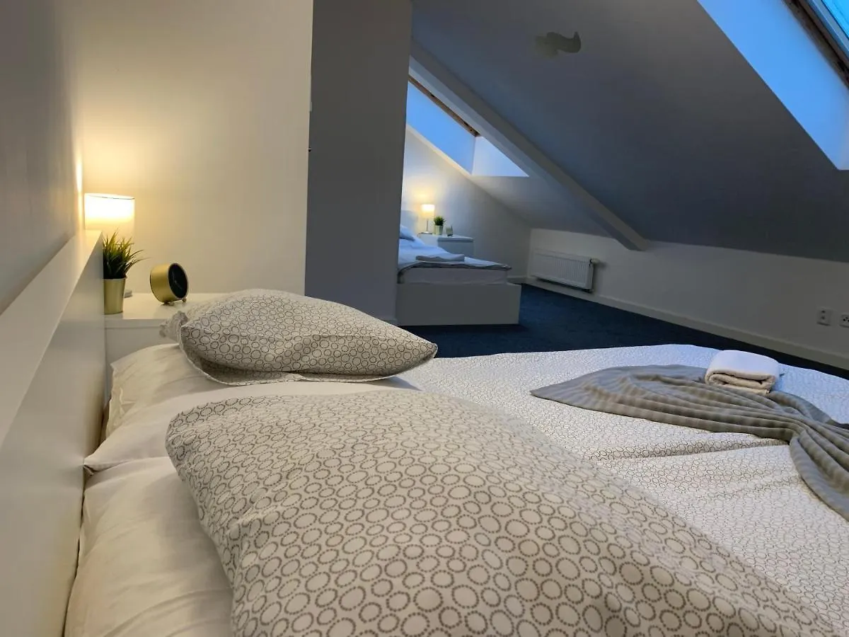 Little Tom Apartments Prague