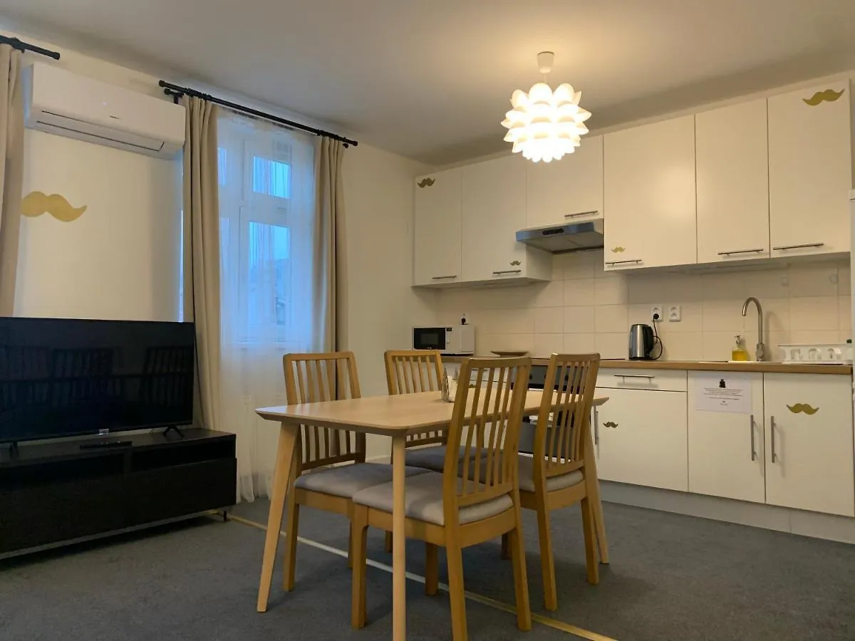 Little Tom Apartments Praga