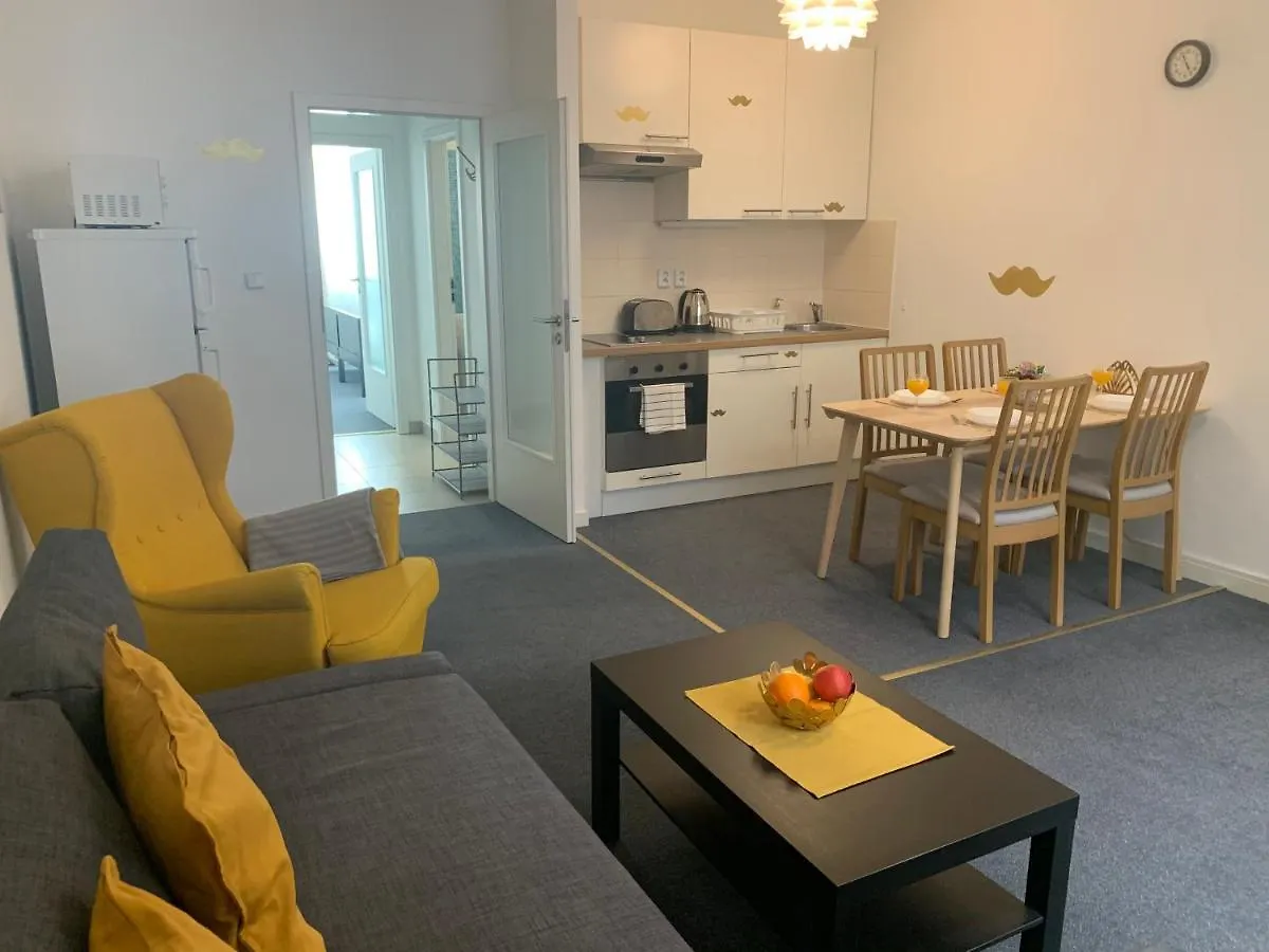 Little Tom Apartments Прага