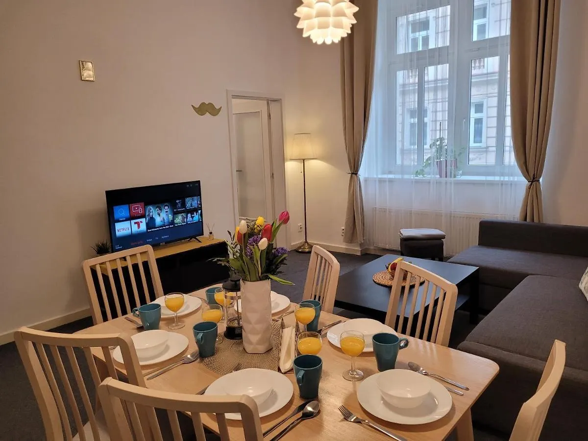 Little Tom Apartments Прага