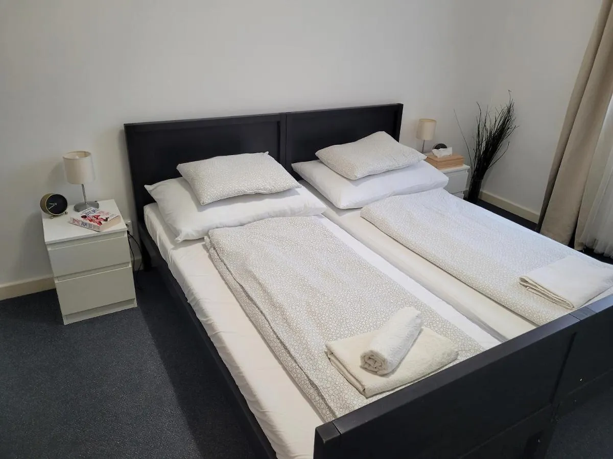 Little Tom Apartments Прага